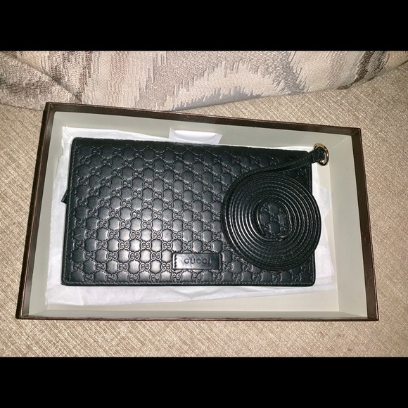 Black Gucci Guccissima Crossbody Wallet - Picture 4 of 8